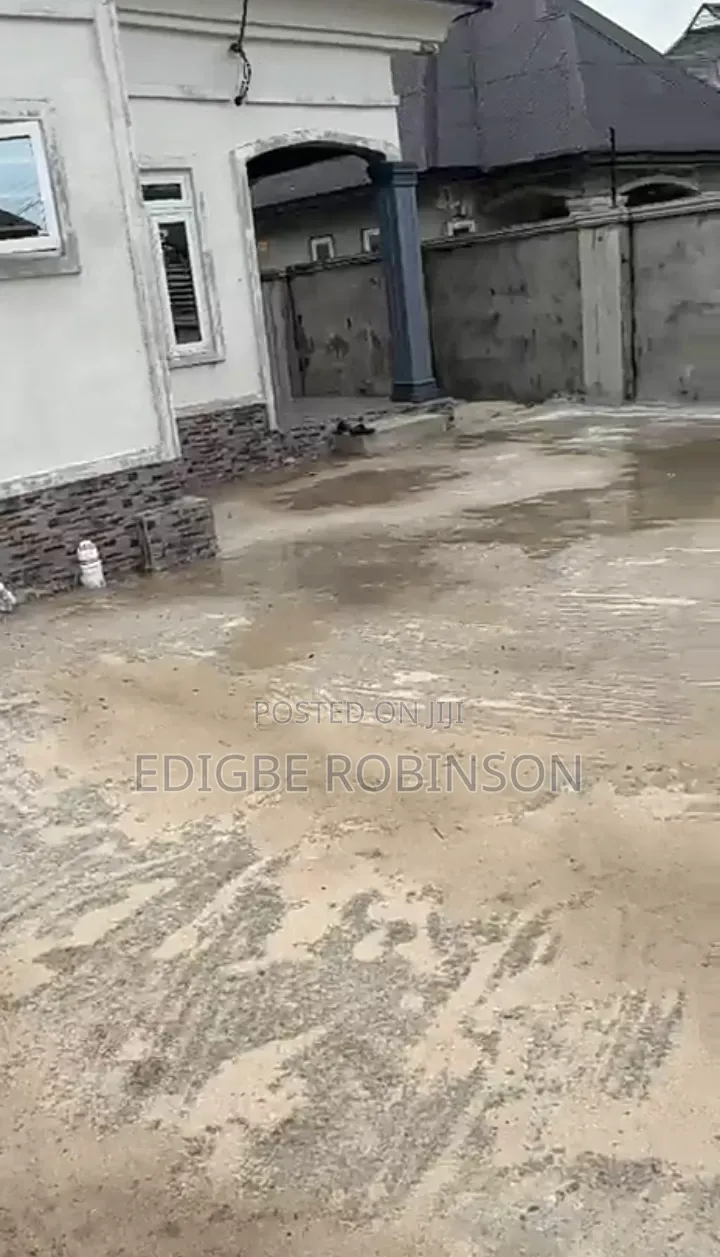 5bdrm Bungalow in Ekredjebor Estate, Ugheli for sale in Ugheli