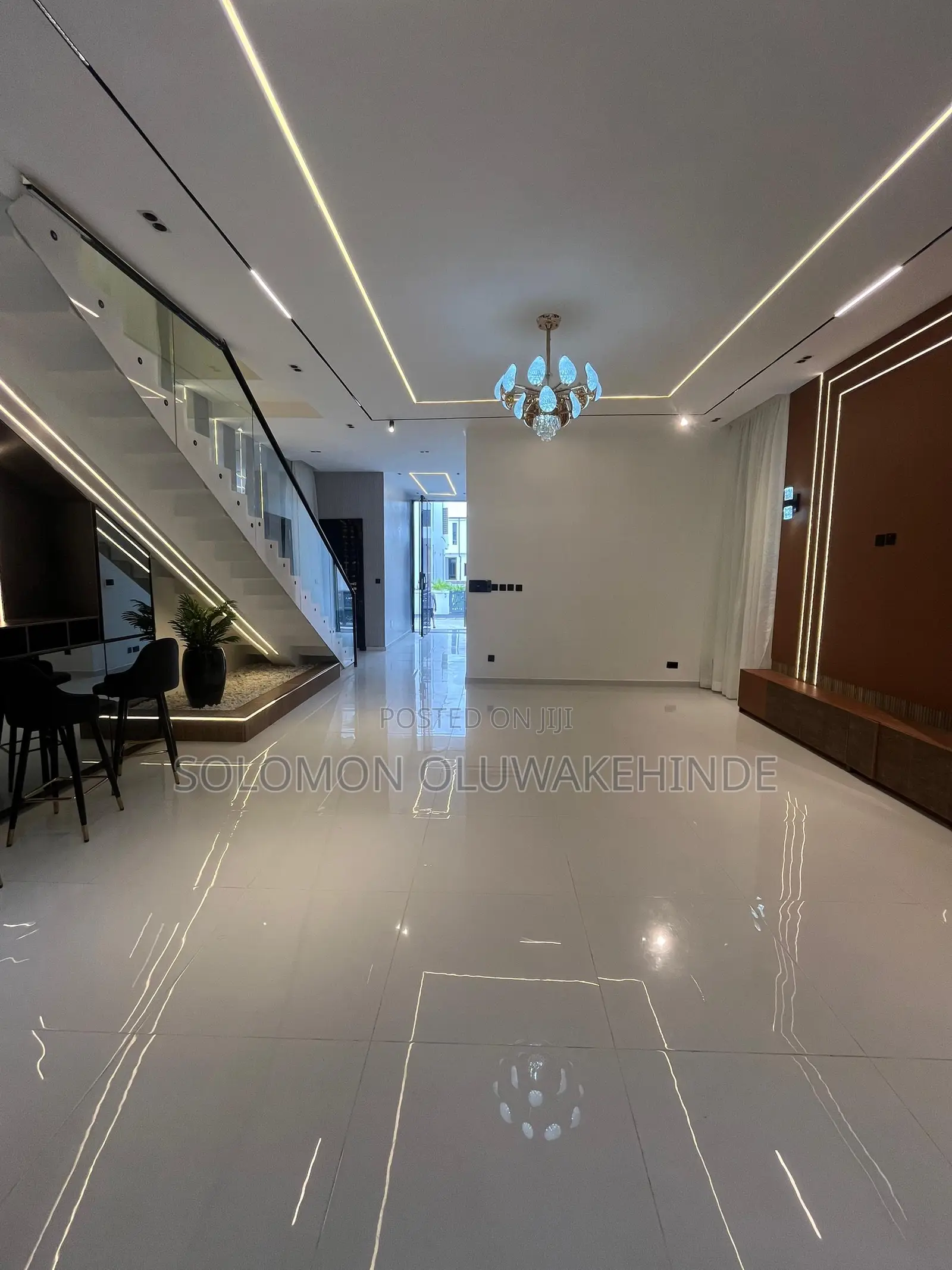 5bdrm Duplex in Chevron for sale in Chevron