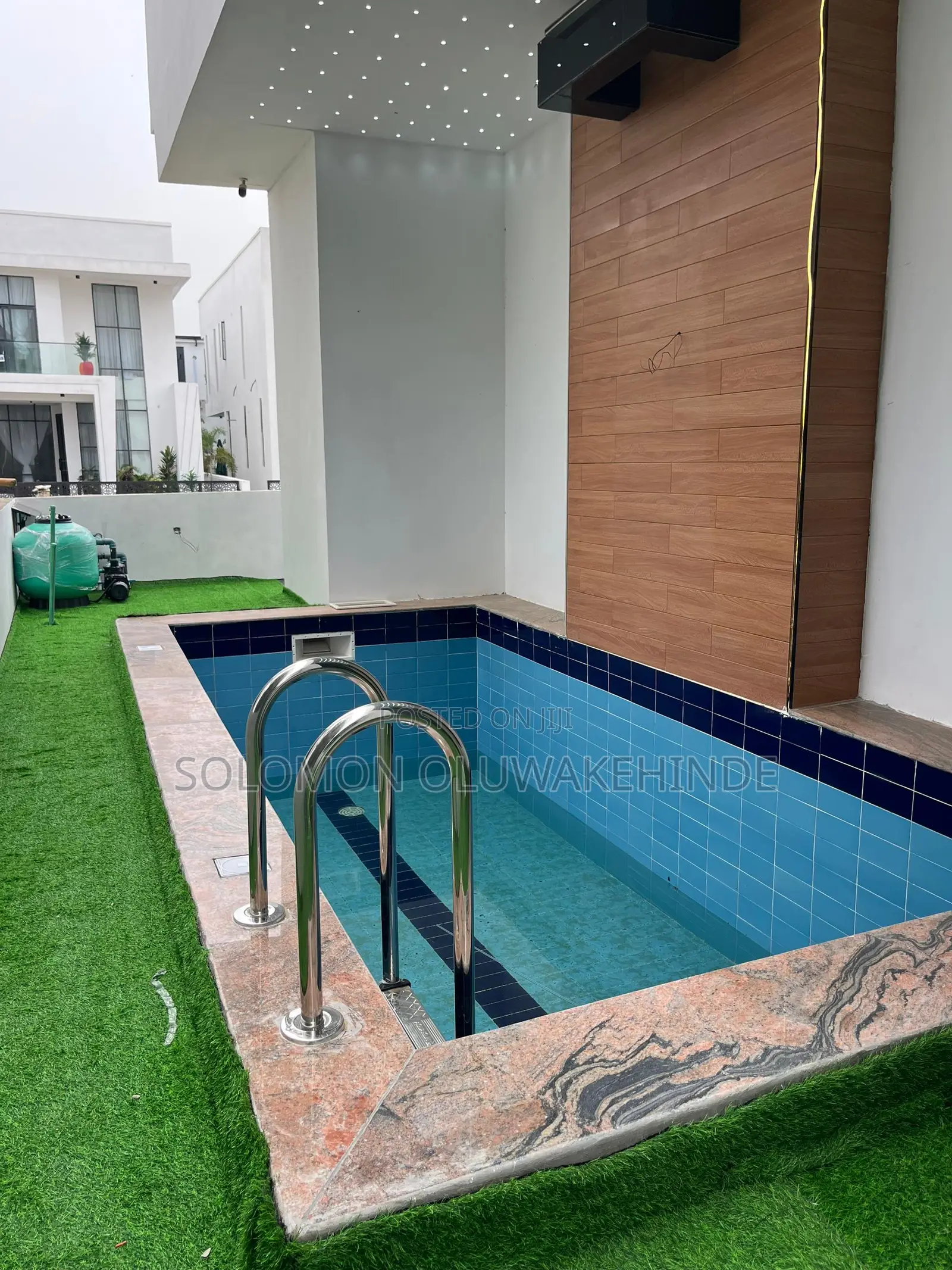 5bdrm Duplex in Chevron for sale in Chevron