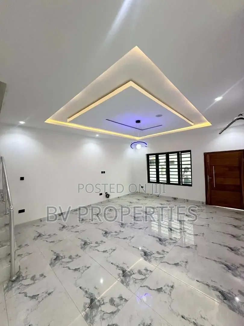 5bdrm Duplex in Ologolo for rent in Ologolo