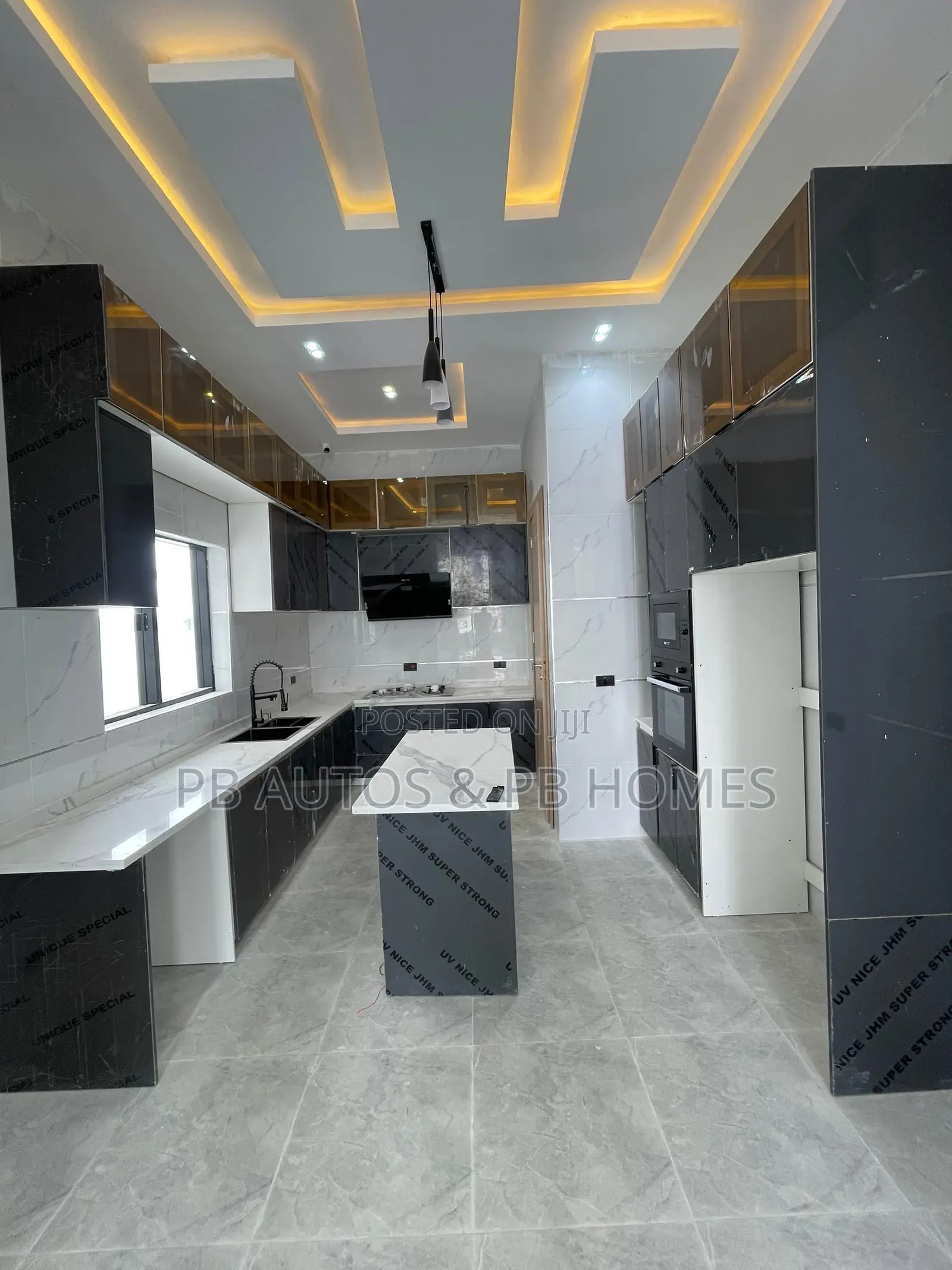 4bdrm Duplex in Chevron for sale in Chevron