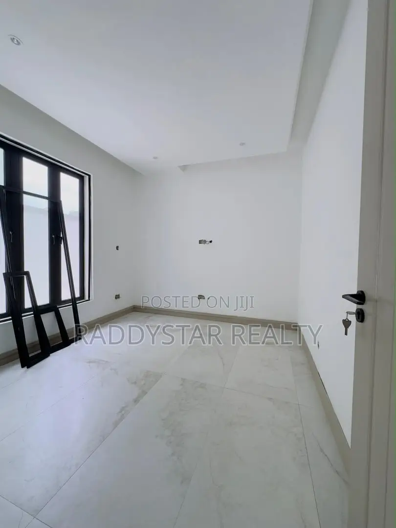 3bdrm Apartment in Ikeja for sale in Ikeja