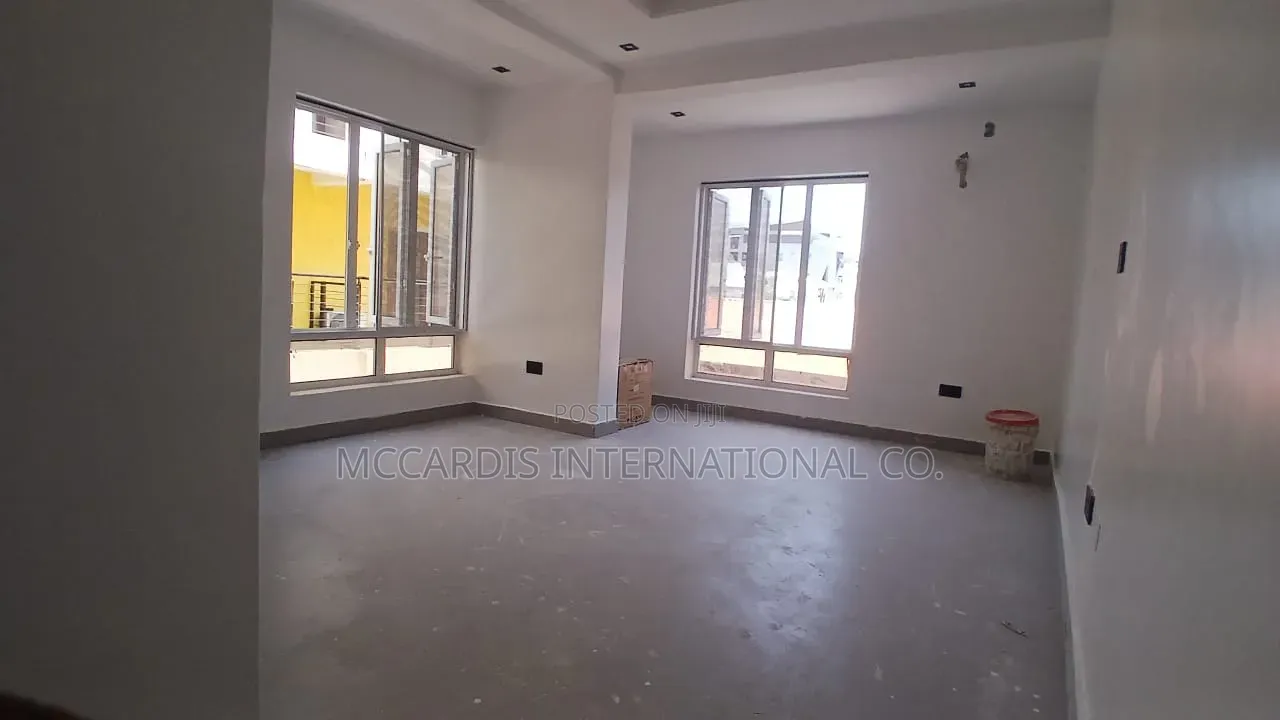 3bdrm Apartment in Off Freedom Way for sale in Lekki Phase 1
