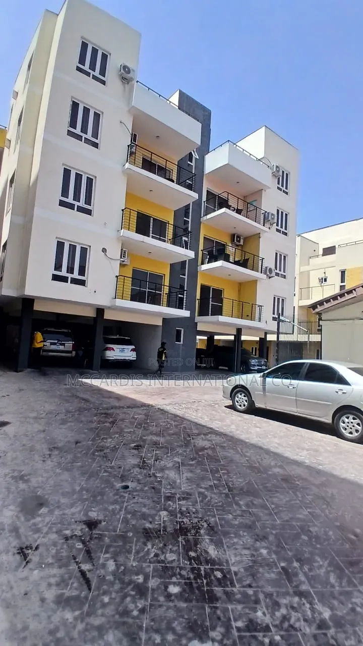 3bdrm Apartment in Off Freedom Way for sale in Lekki Phase 1