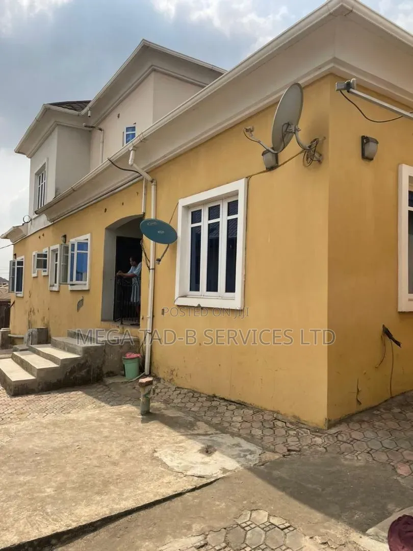 4bdrm Duplex in Magboro Berger for sale in Berger