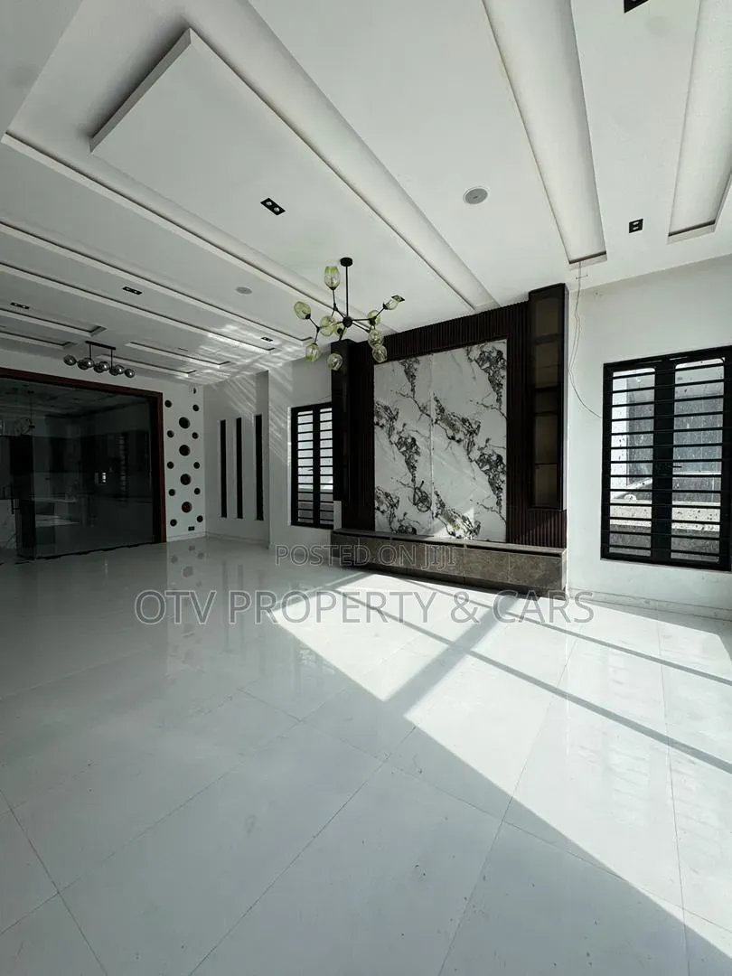Furnished 5bdrm Duplex in Ikota for sale in Ikota