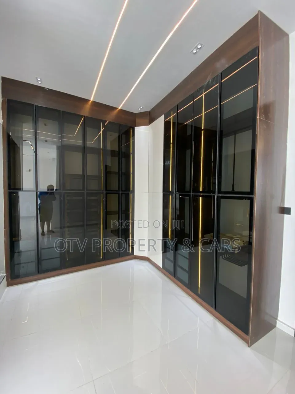 5bdrm Duplex in Ikota for sale in Ikota