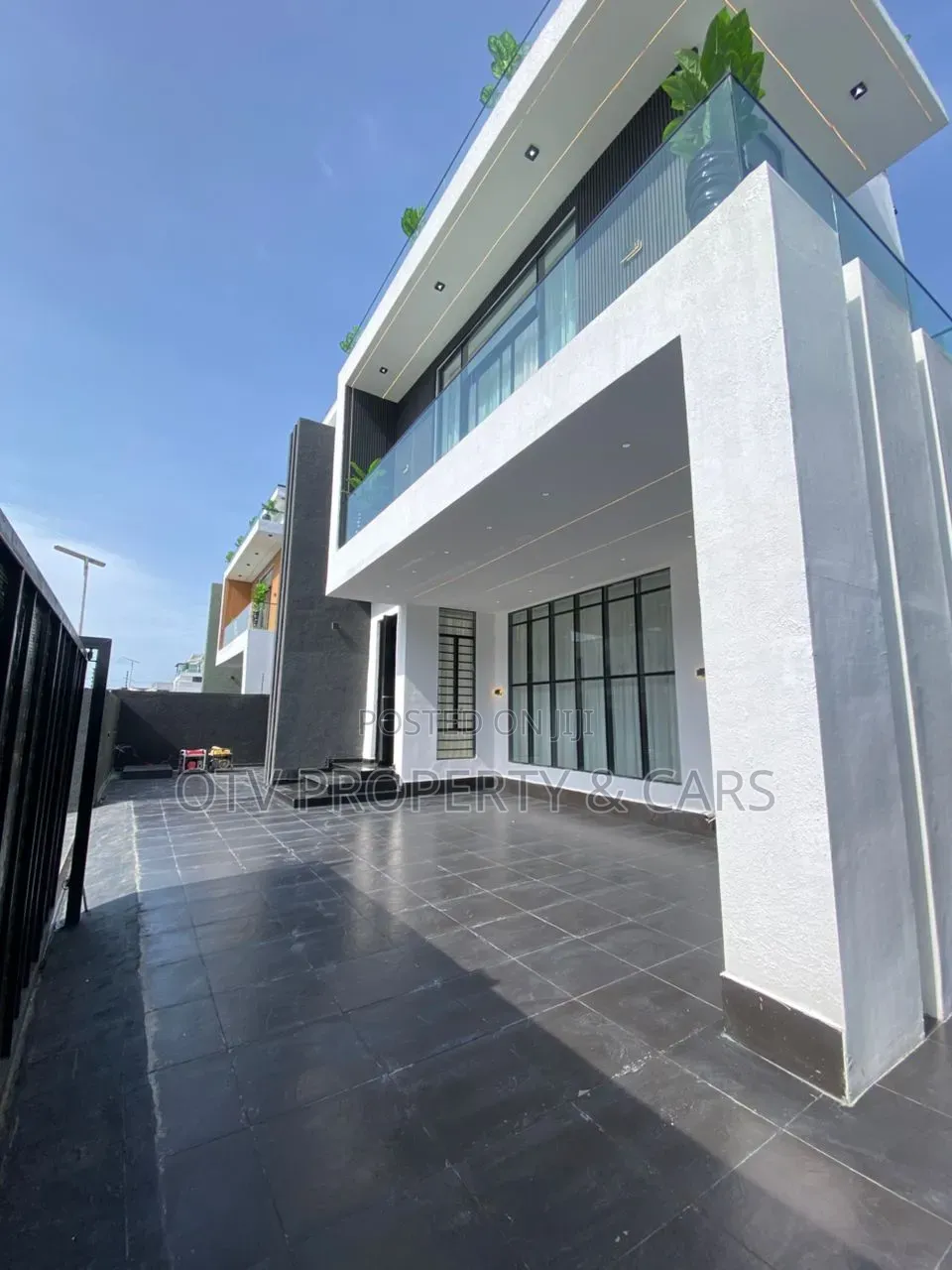 5bdrm Duplex in Ikota for sale in Ikota