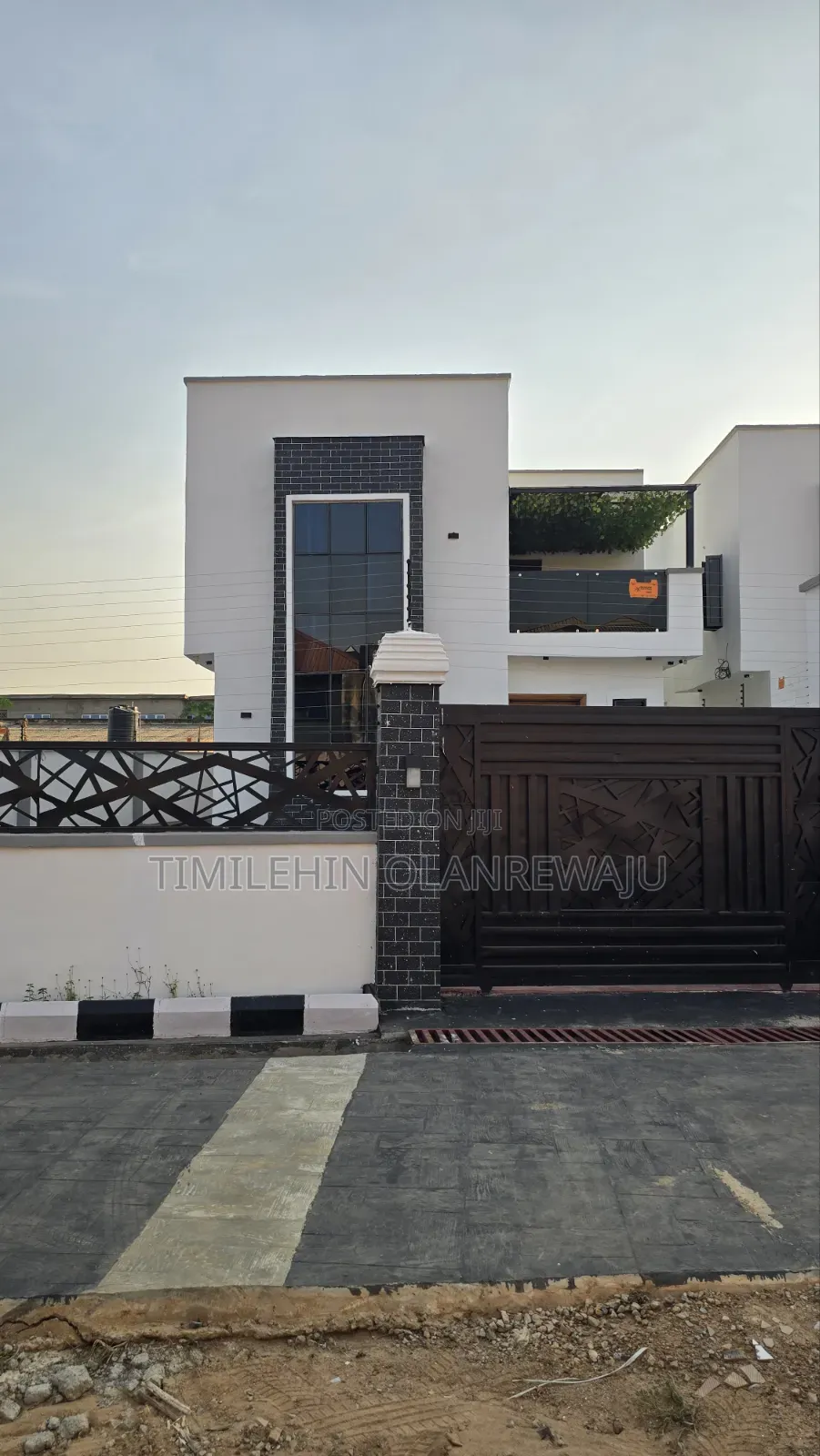 5bdrm Duplex in Jericho for sale in Jericho