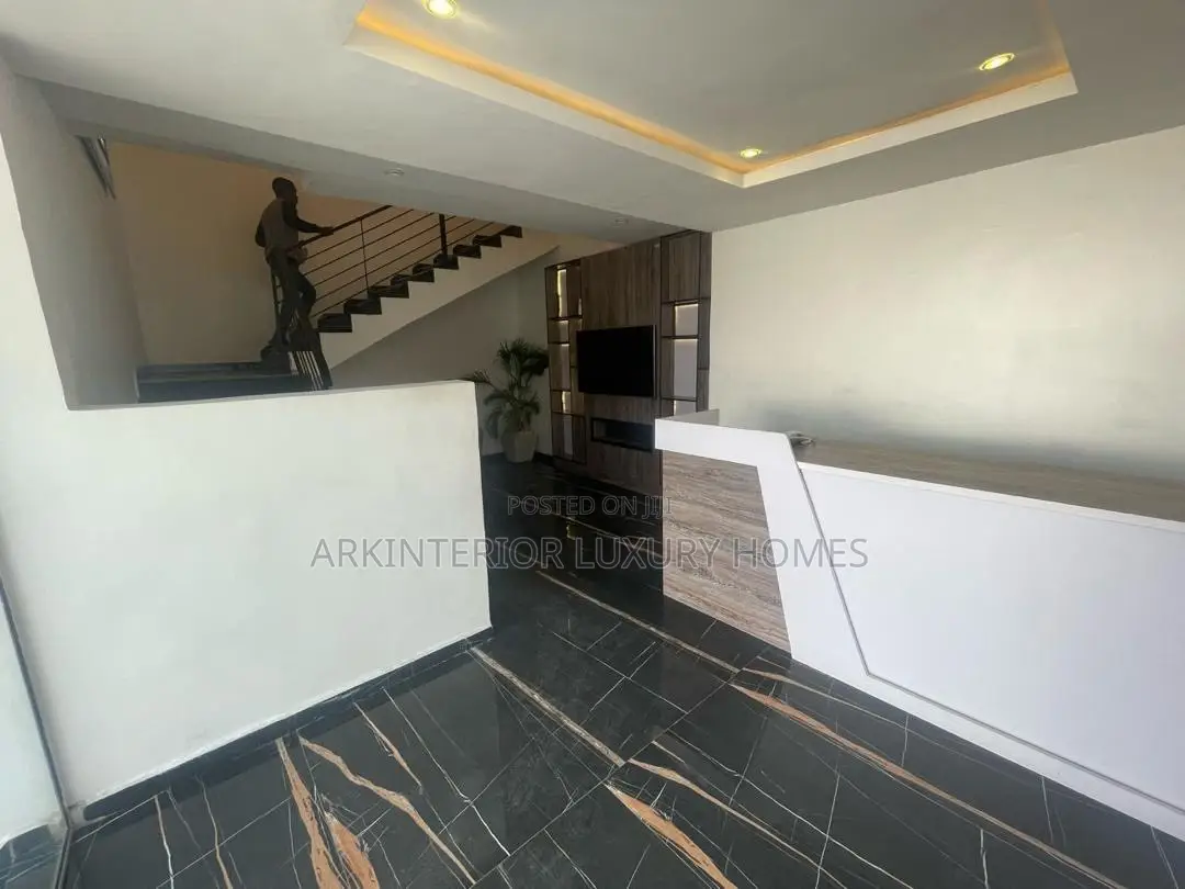 Furnished 5bdrm Apartment in Chevron for rent in Chevron