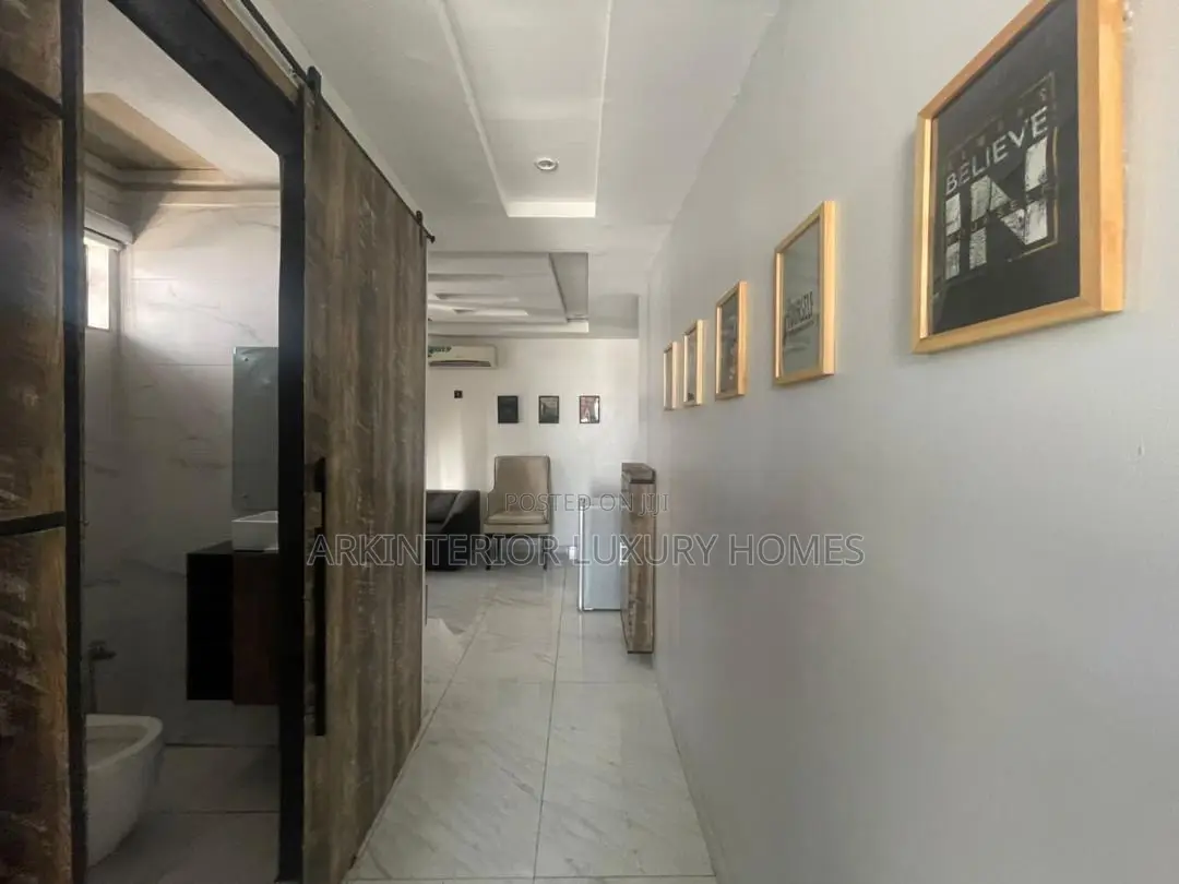 Furnished 5bdrm Apartment in Chevron for rent in Chevron