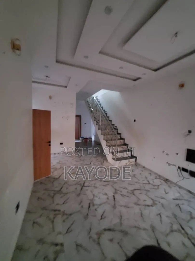 4bdrm Duplex in Medina Estate for rent in Medina