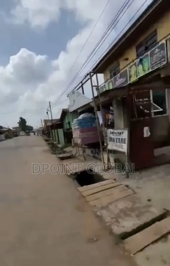 12 Shops Plaza in Ipaja in Ipaja / Ipaja