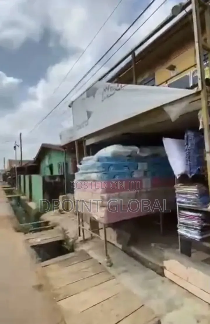 12 Shops Plaza in Ipaja in Ipaja / Ipaja