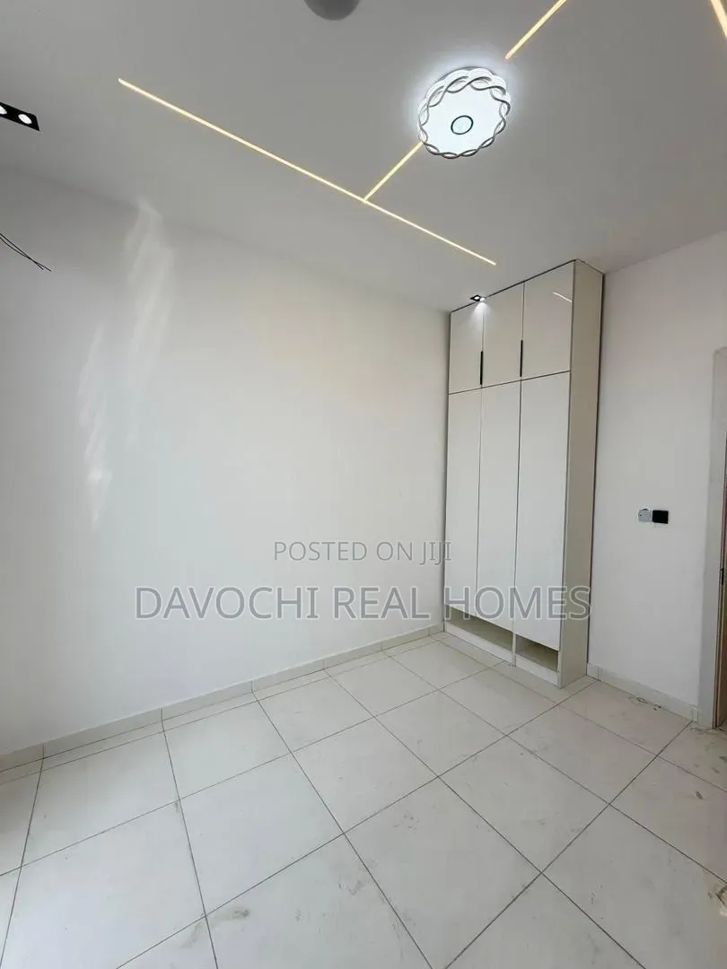 4bdrm Duplex in Ikota for sale in Ikota