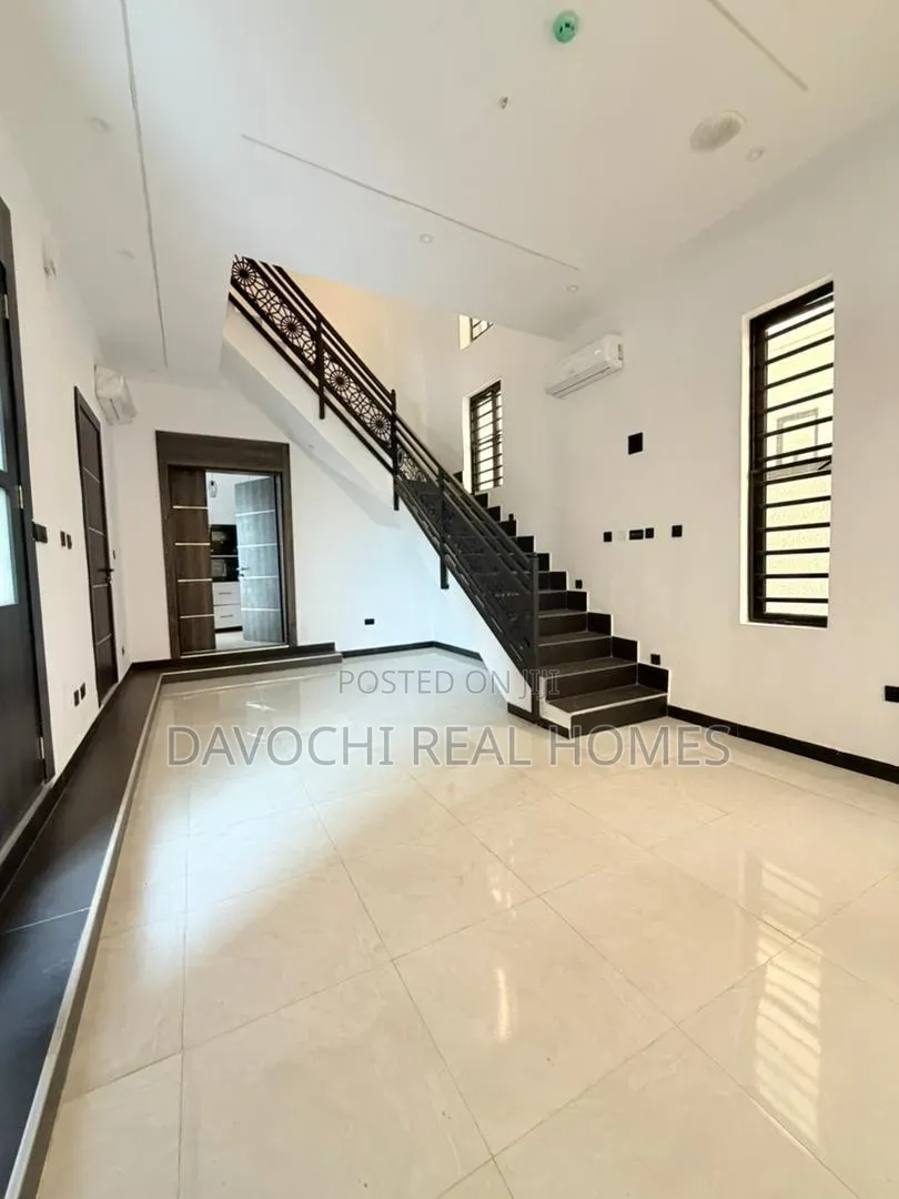 5bdrm Duplex in GRA Phase 1 for sale in GRA Phase 1
