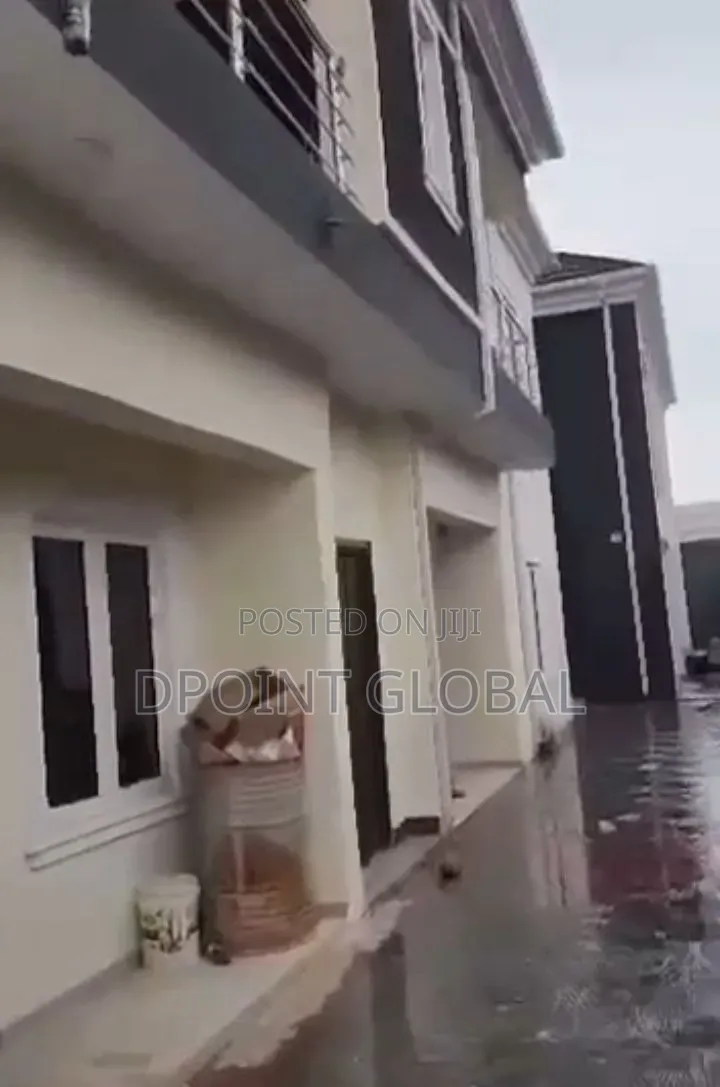 8bdrm Block of Flats in Akiode, Omole Phase 1 for sale in Omole Phase 1