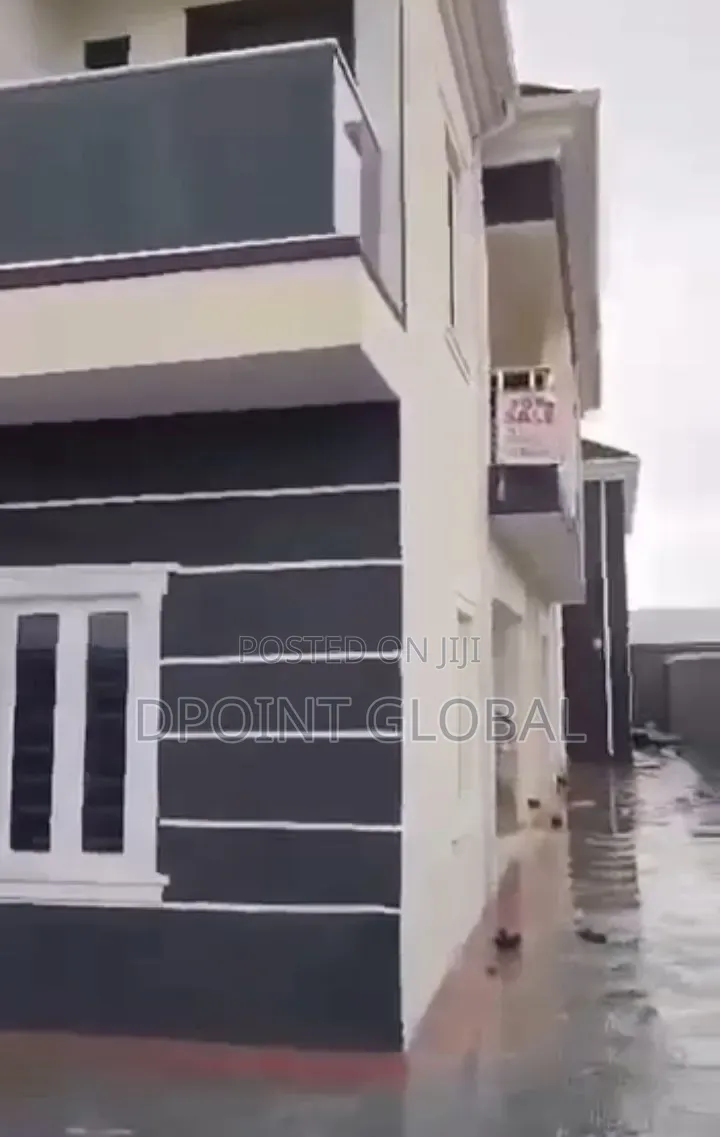 8bdrm Block of Flats in Akiode, Omole Phase 1 for sale in Omole Phase 1