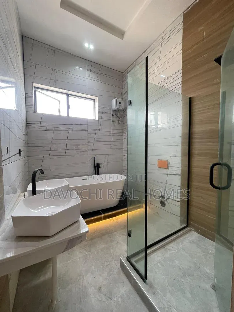 4bdrm Duplex in Chevron for sale in Chevron