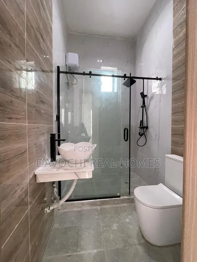4bdrm Duplex in Chevron for sale in Chevron