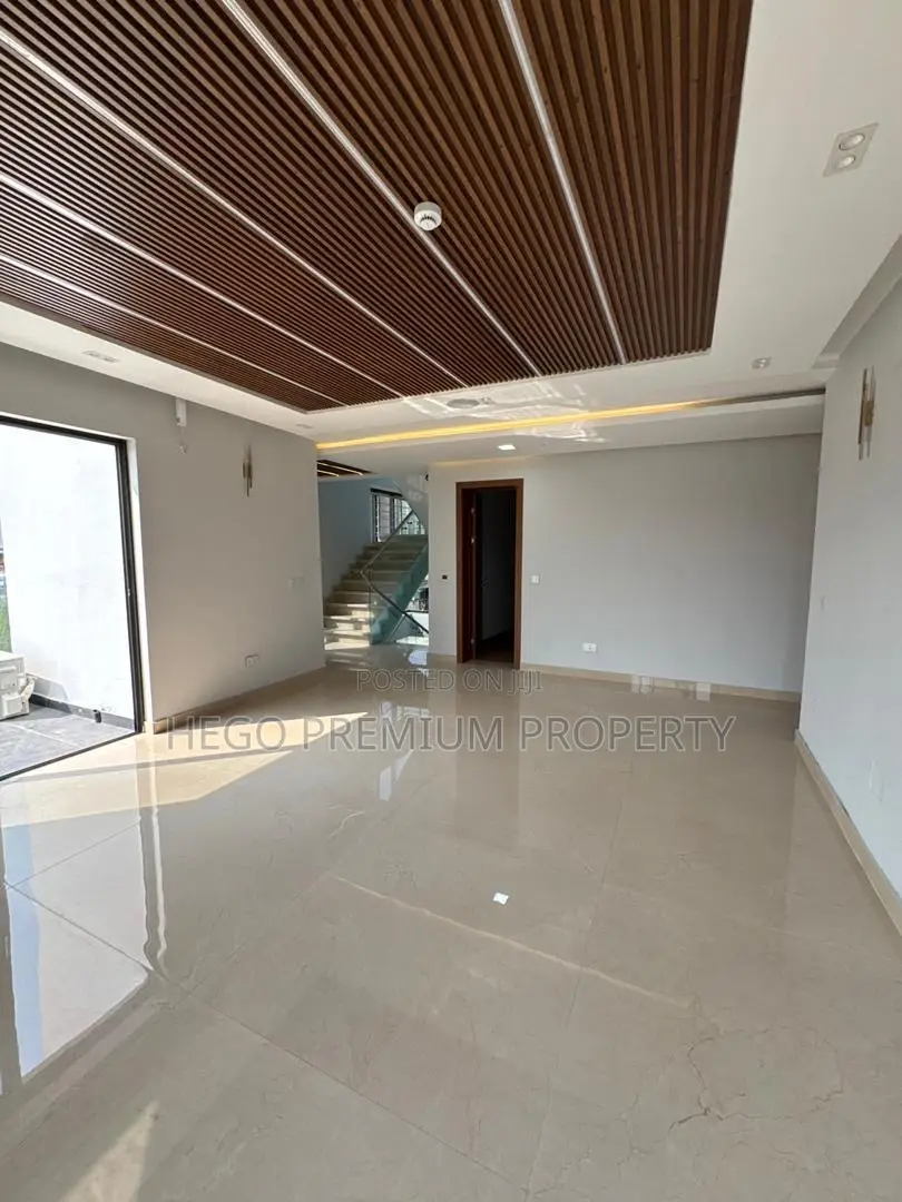 5bdrm Duplex in Banana Island for sale in Banana Island