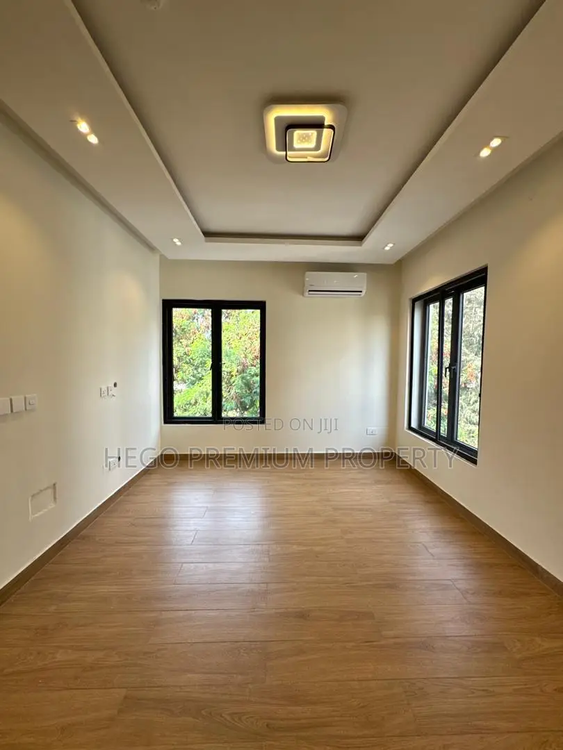 5bdrm Duplex in Banana Island for sale in Banana Island