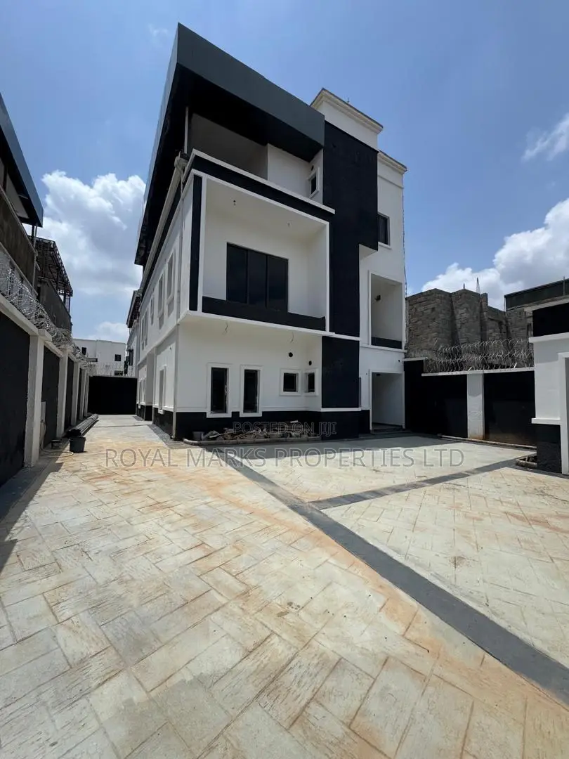 5bdrm Duplex in Ochacho, Life Camp for sale in Life Camp