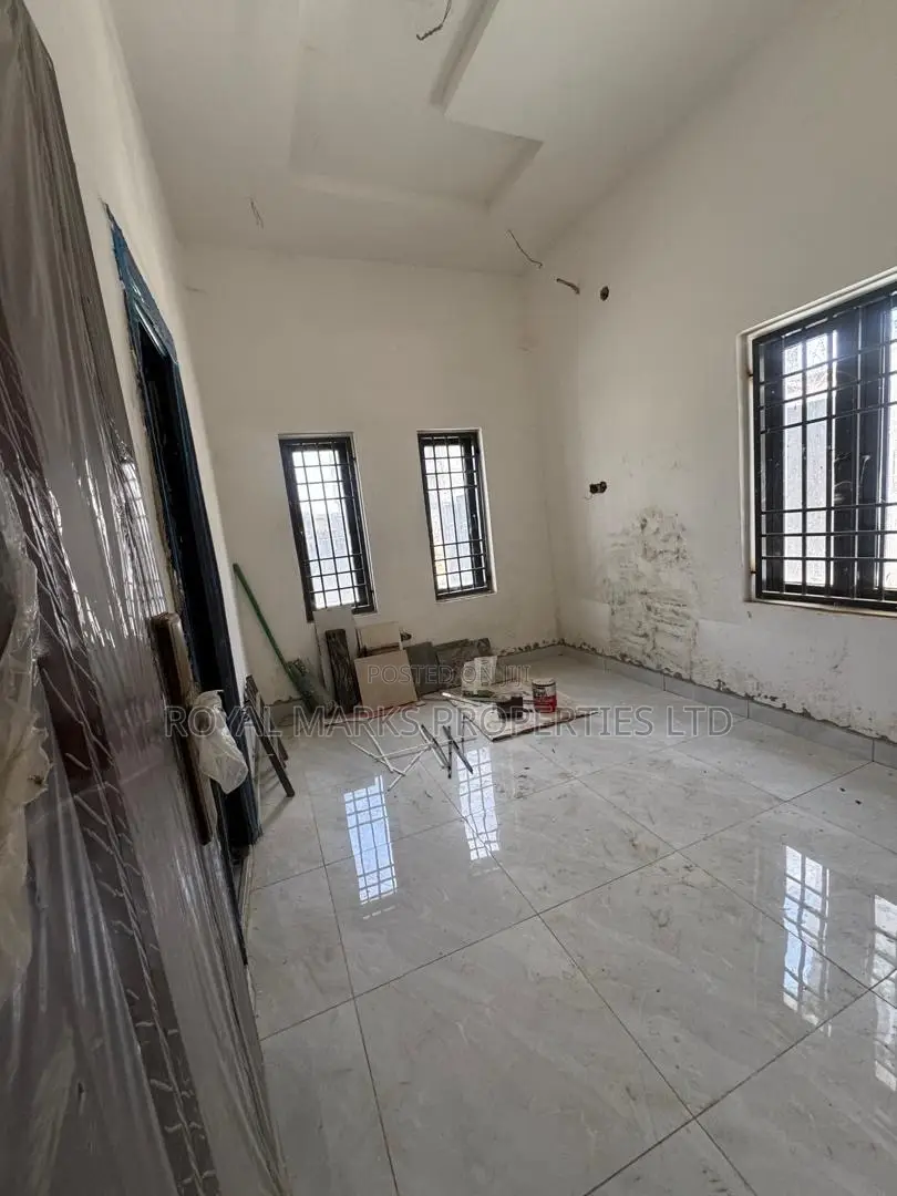 5bdrm Duplex in Ochacho, Life Camp for sale in Life Camp