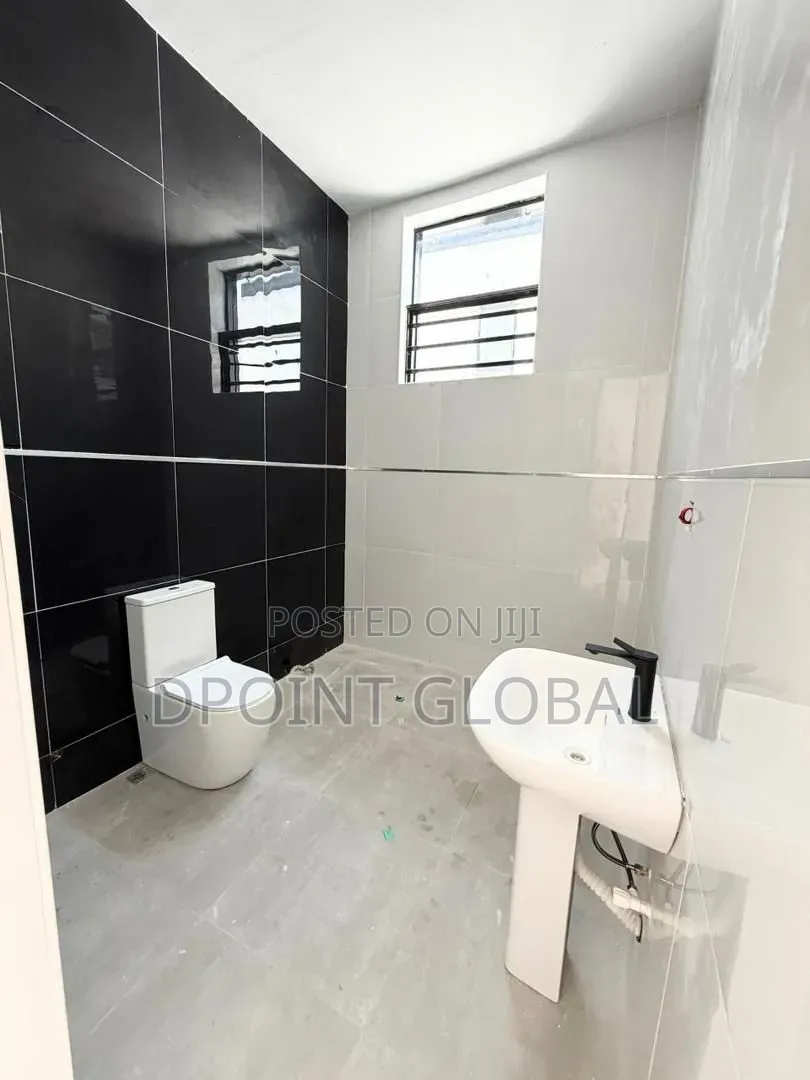 4bdrm Duplex in In Estate, Ikota for sale in Ikota