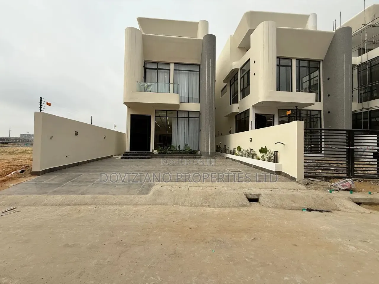 5bdrm Duplex in Lekki Phase 1 for sale in Lekki Phase 1