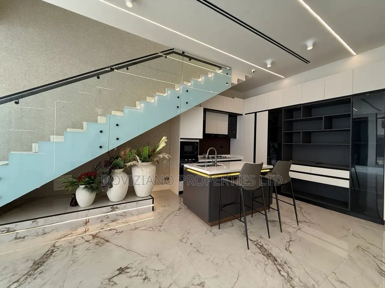 5bdrm Duplex in Lekki Phase 1 for sale in Lekki Phase 1