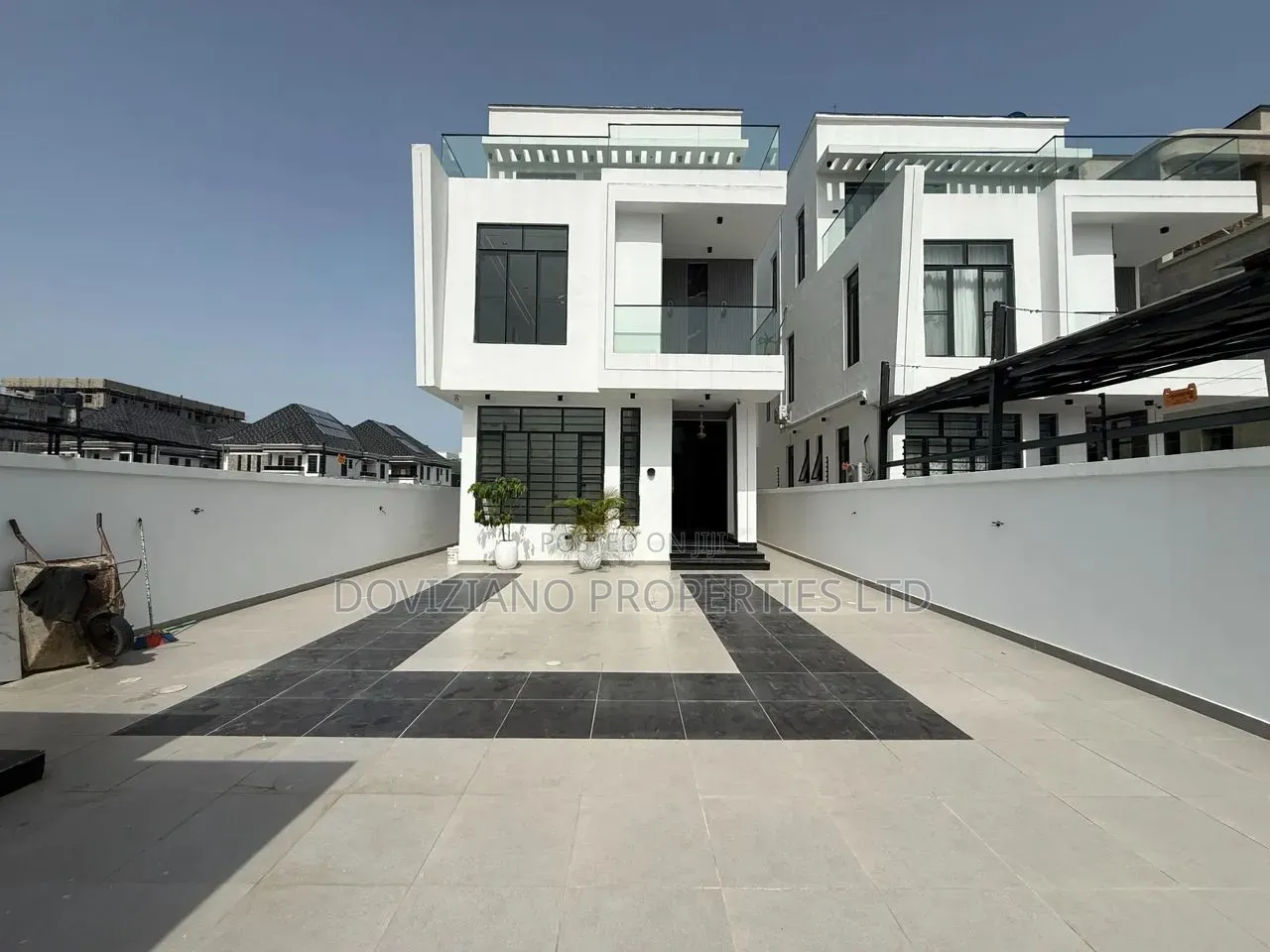 5bdrm Duplex in Lekki Phase 1 for sale in Lekki Phase 1