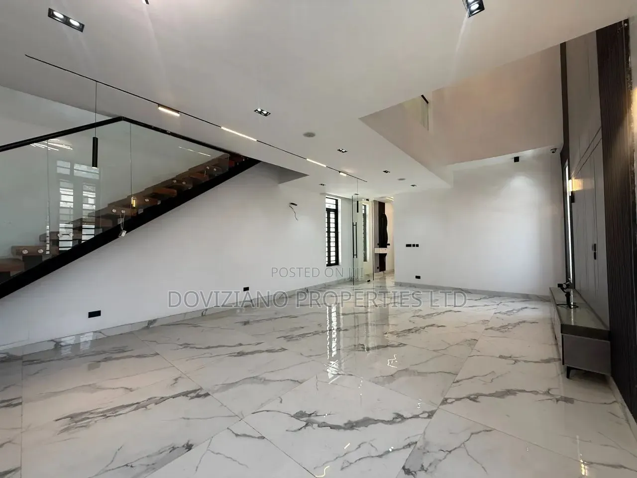 5bdrm Duplex in Lekki Phase 1 for sale in Lekki Phase 1