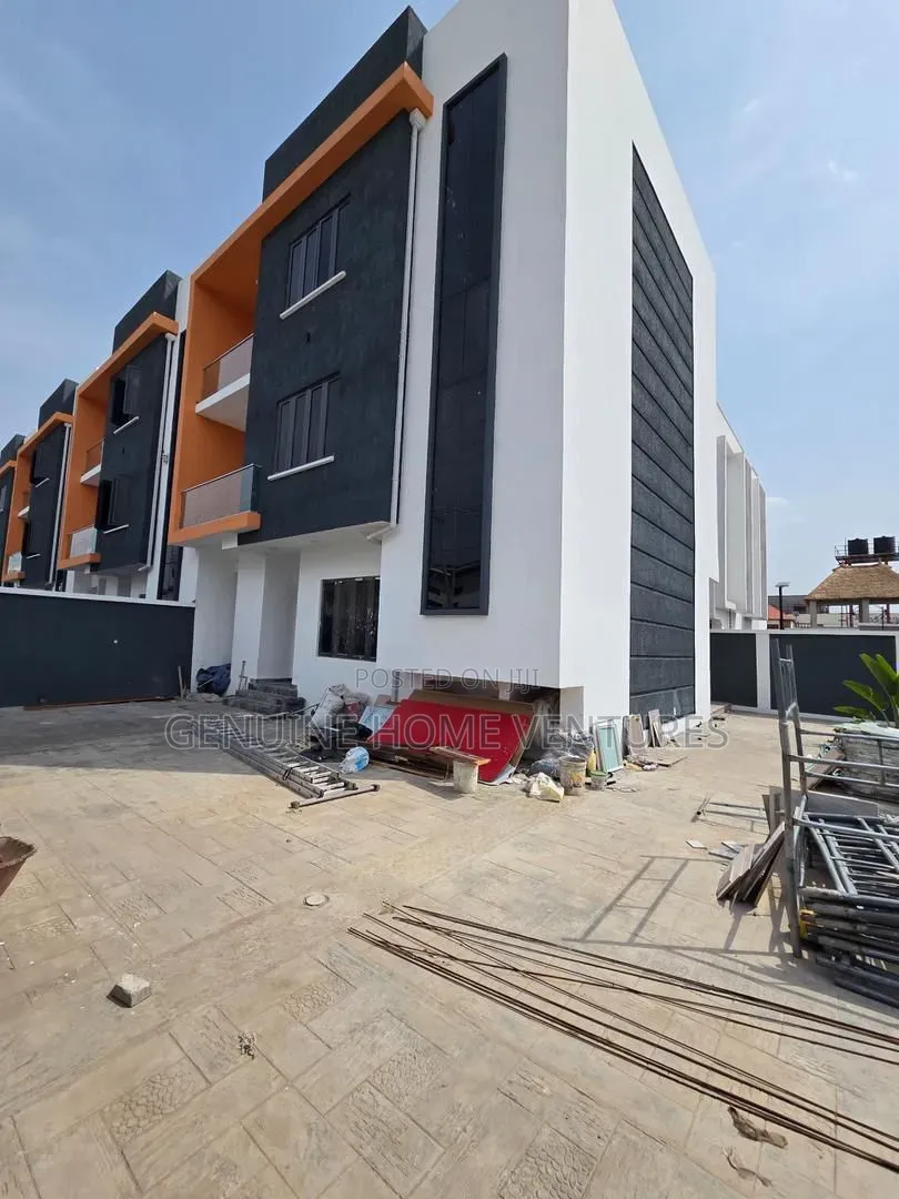 4bdrm Duplex in Ogudu Gra for sale in Ogudu GRA