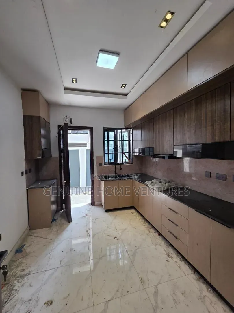 4bdrm Duplex in Ogudu Gra for sale in Ogudu GRA