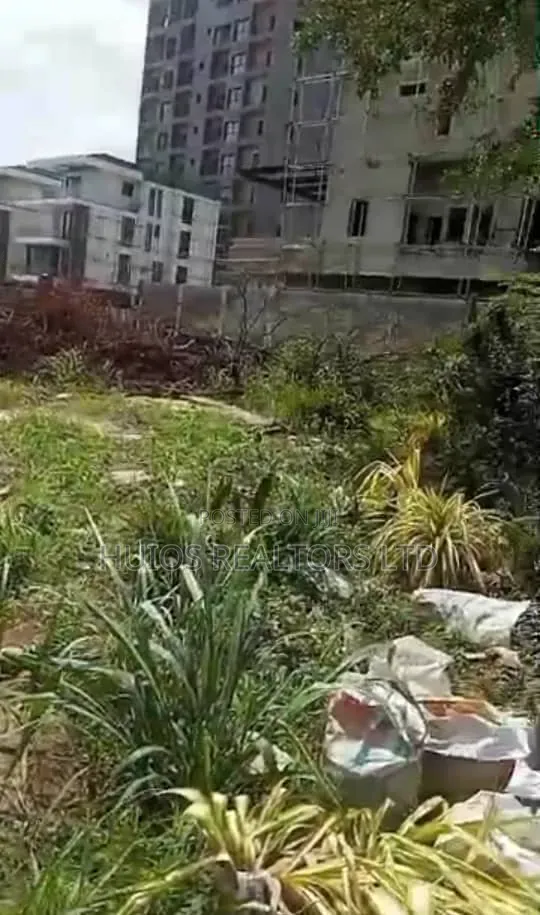 500sqm Plot Of Land In Banana Island in Banana Island