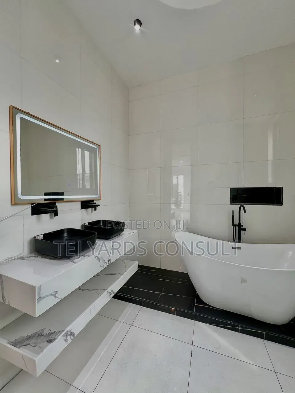 5bdrm Duplex in Chevron for sale in Chevron