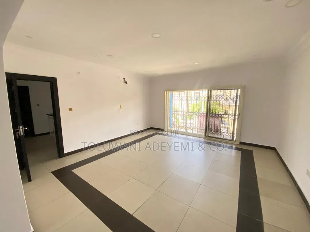 3bdrm Apartment in Lekki Phase 1 for rent in Lekki Phase 1