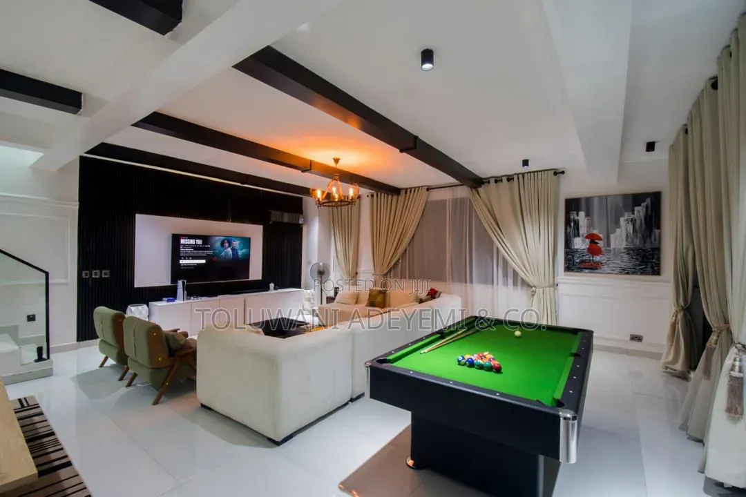 Furnished 3bdrm Maisonette in Lekki Phase 1 for rent in Lekki Phase 1