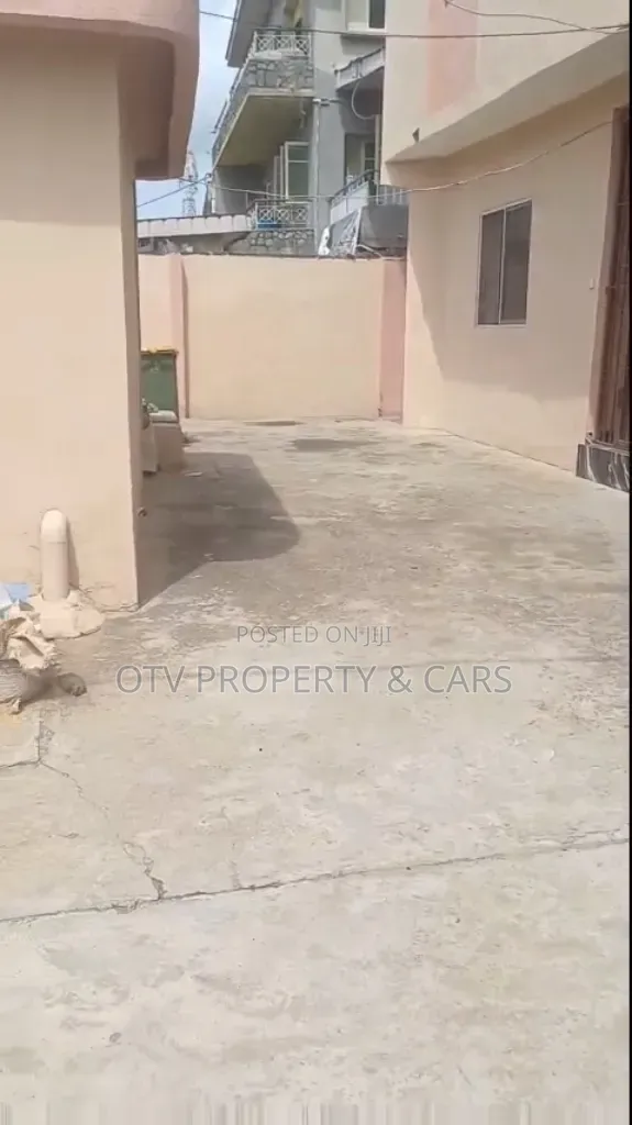 12bdrm House in Lawanson for sale in Lawanson