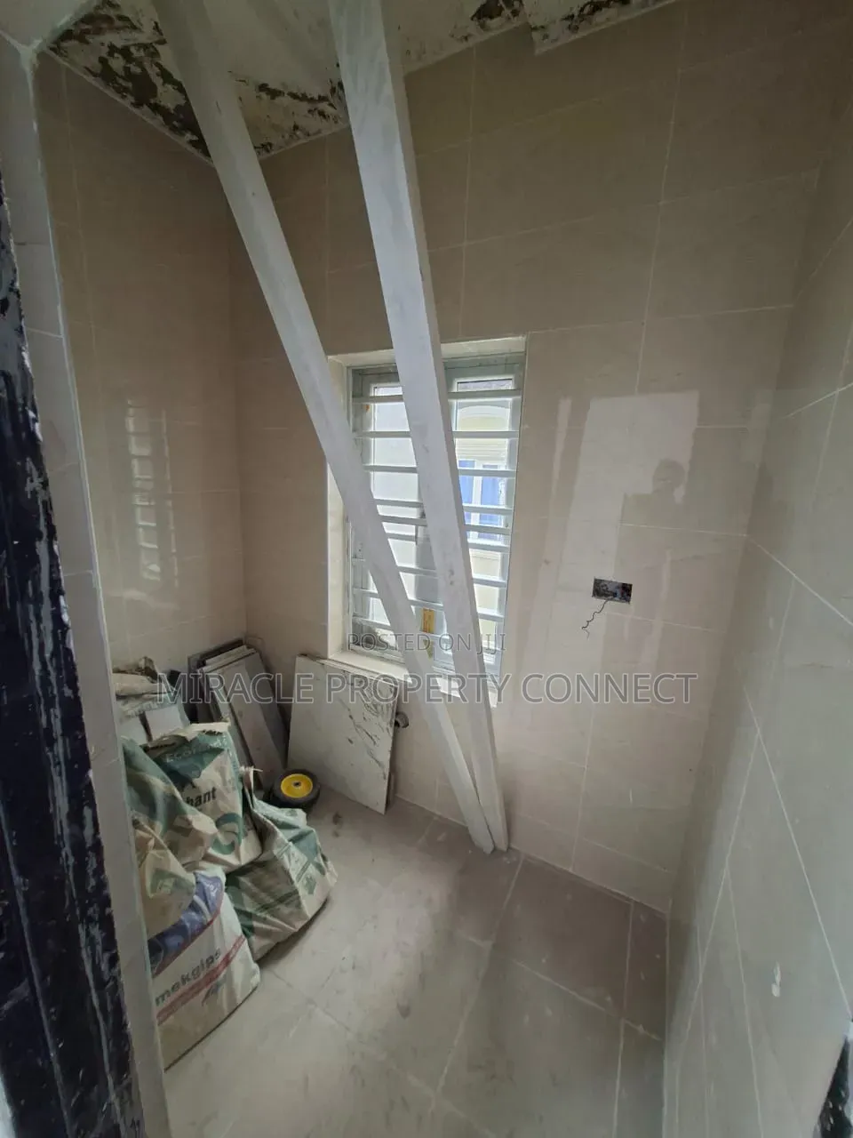 Furnished Studio Apartment in Aworojobe, Mende for rent in Mende