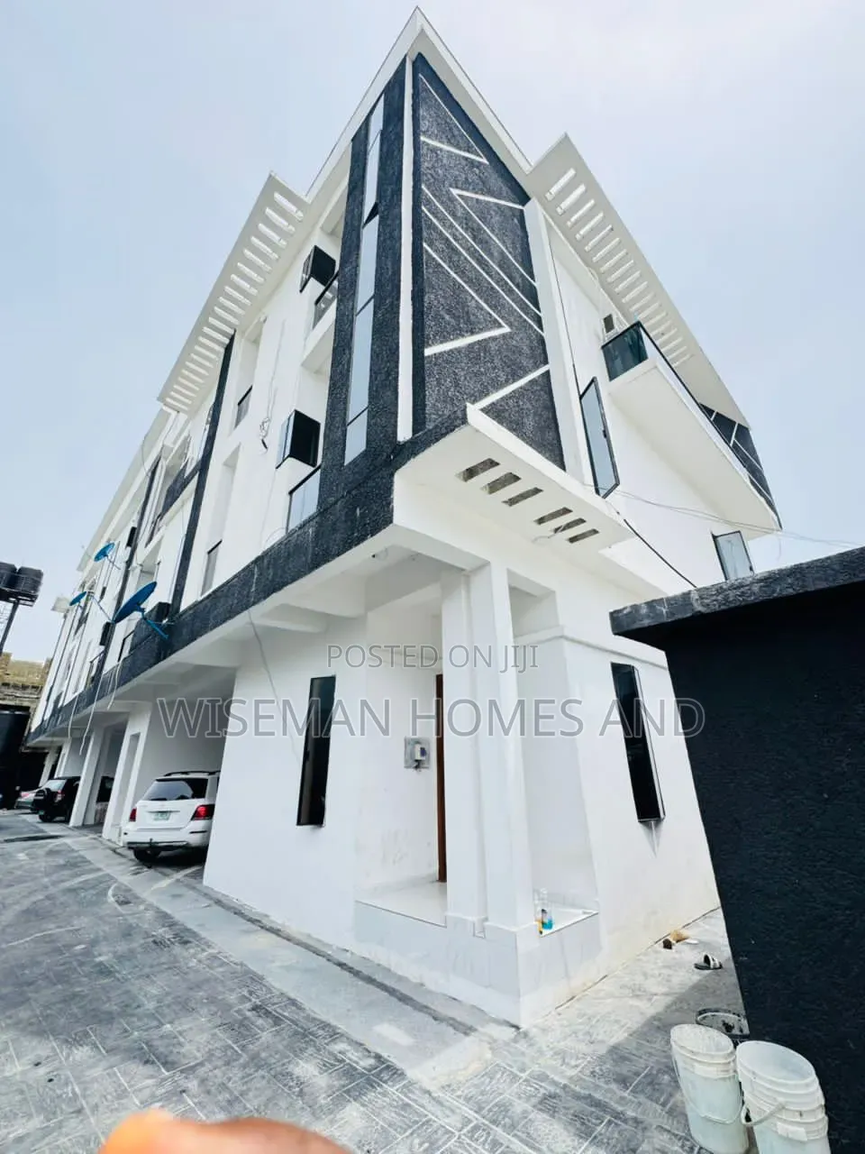 1bdrm Apartment in Orchid Road Lekki for sale in Lekki Phase 2