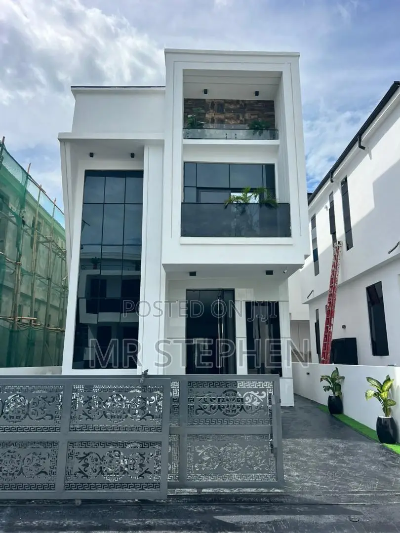 Furnished 5bdrm Bungalow in Chevron for sale in Chevron