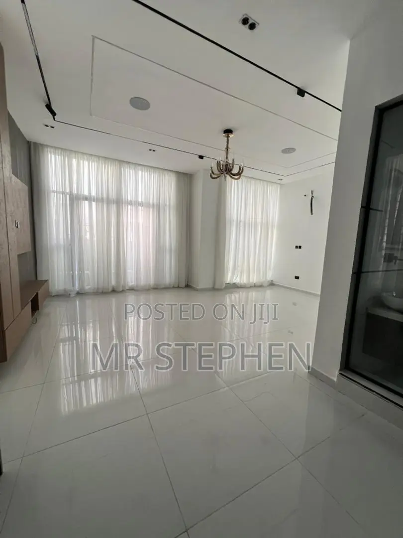 Furnished 5bdrm Bungalow in Chevron for sale in Chevron