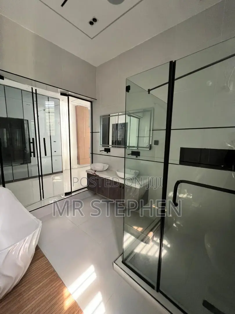 Furnished 5bdrm Bungalow in Chevron for sale in Chevron