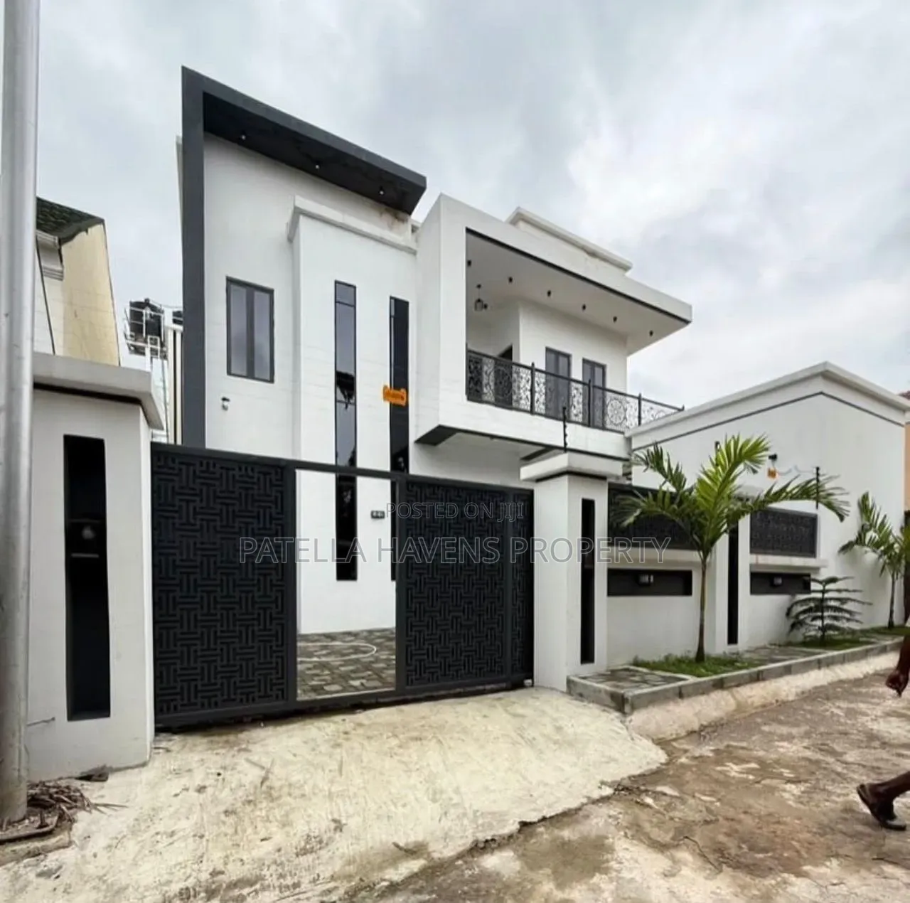 4bdrm Duplex in Life Camp for sale in Life Camp