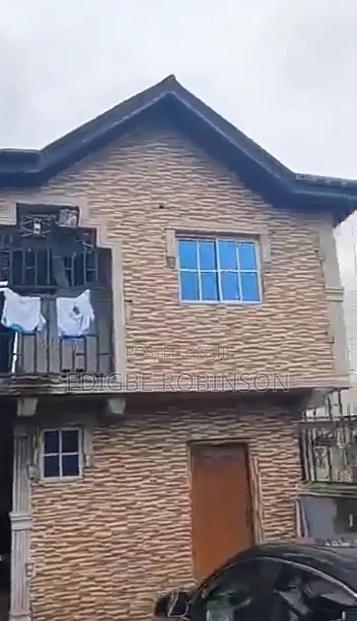 8bdrm Bungalow in Jeddo Okpe, Warri for sale in Warri