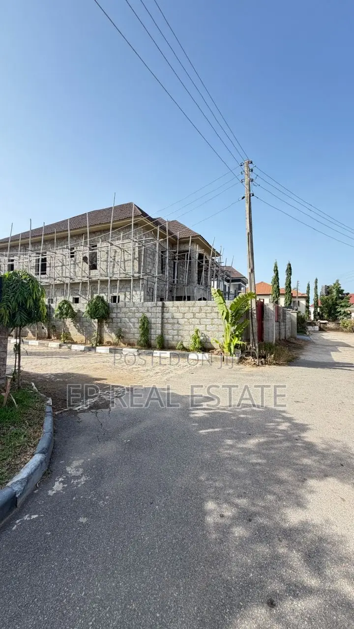 5bdrm Duplex in Dakwo District for sale in Dakwo District