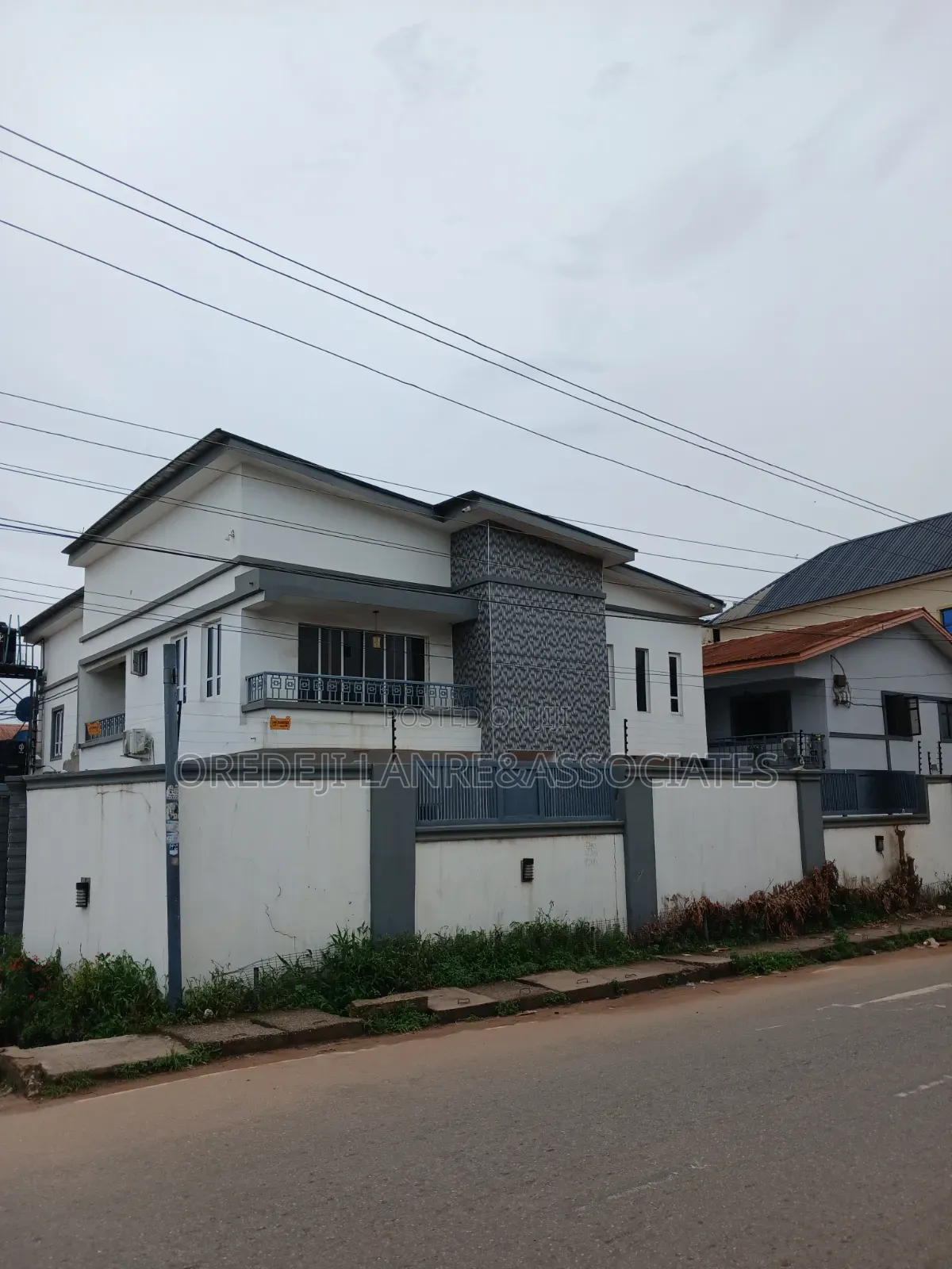 8bdrm Duplex in Jibowu Estate, Abule Egba for sale in Abule Egba