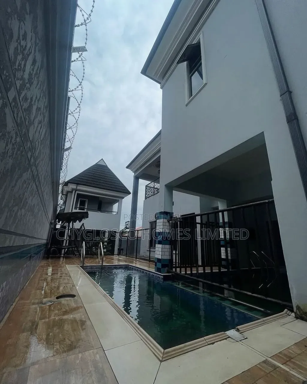 Furnished 6bdrm Duplex in Uzoba for sale in Uzoba